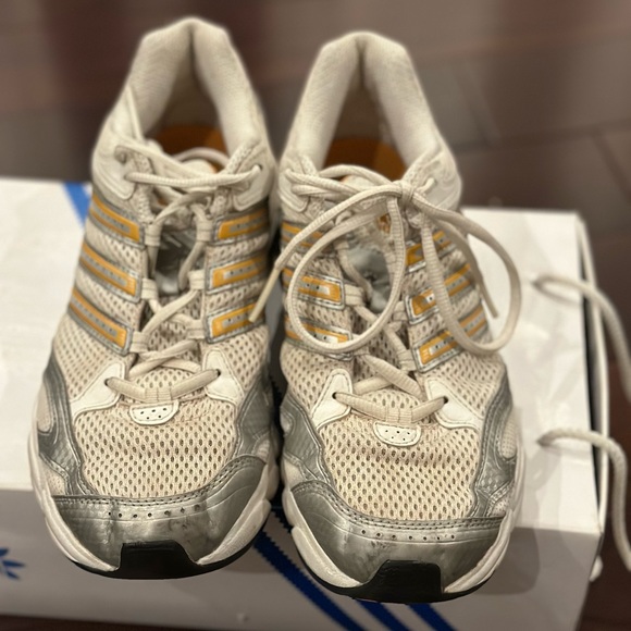 Adidas old school runners - Picture 3 of 3